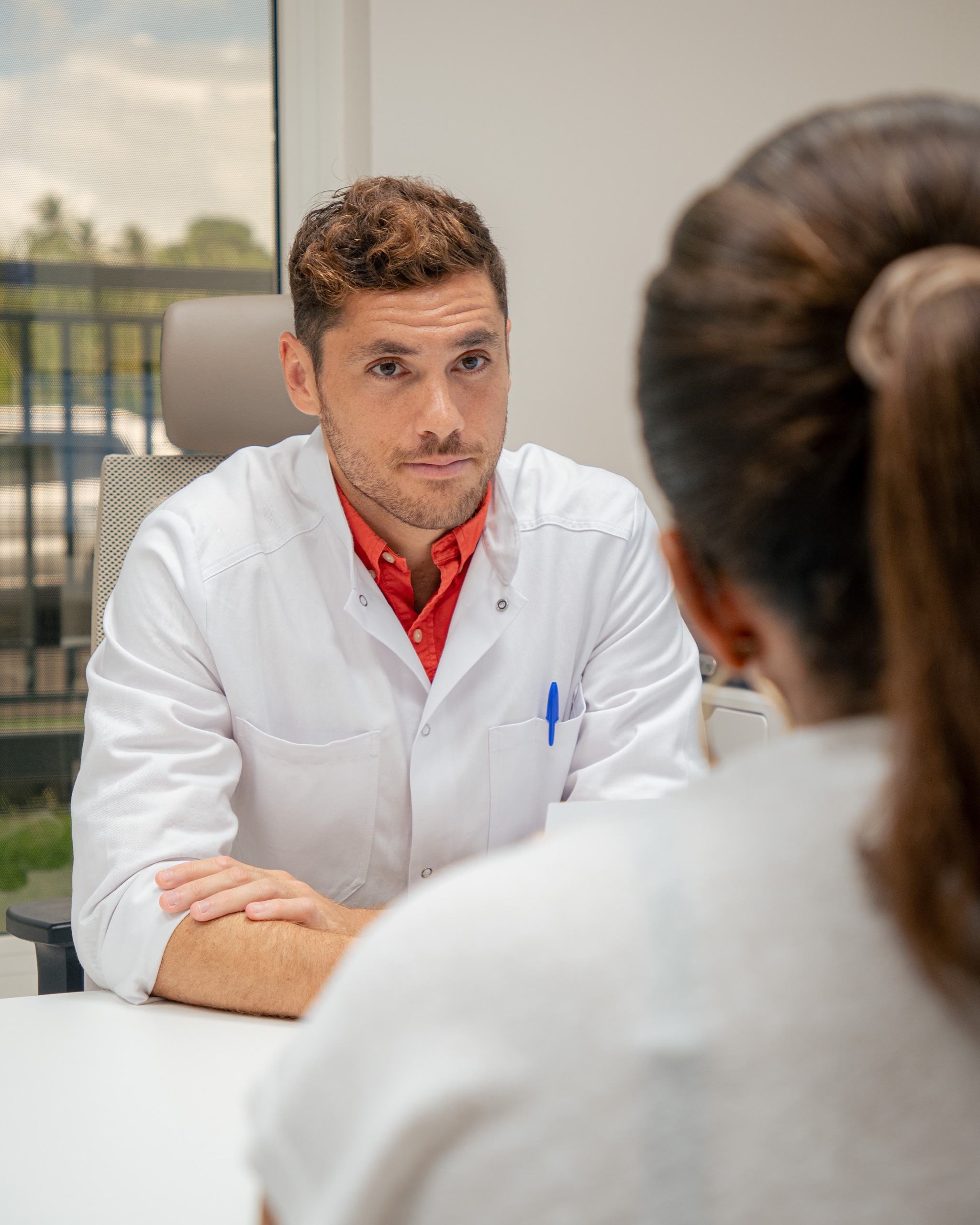 Échange entre le docteur Arnaud Sery et une patiente