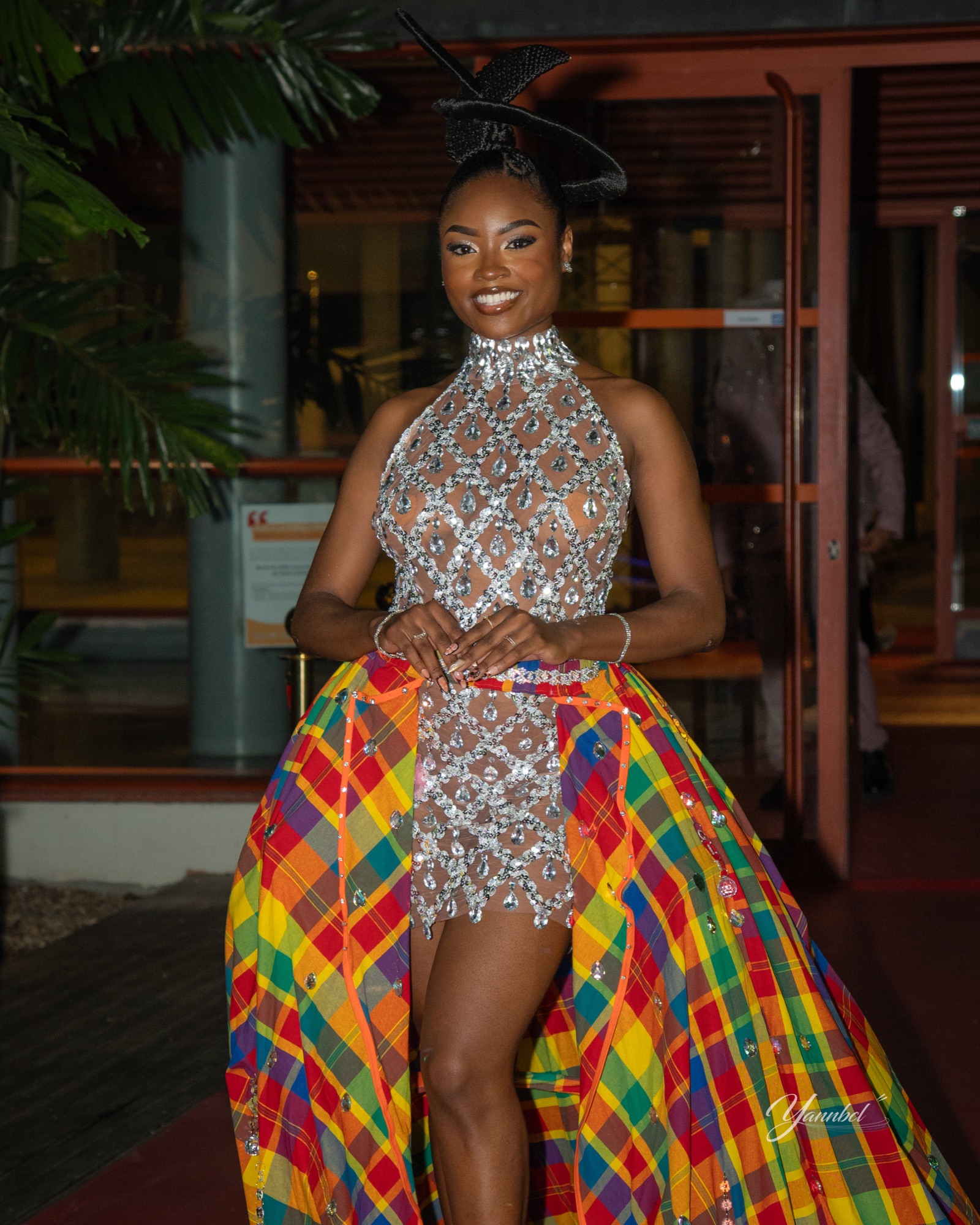 Invité du Mad Dance Gala sur le tapis rouge — photographie 1