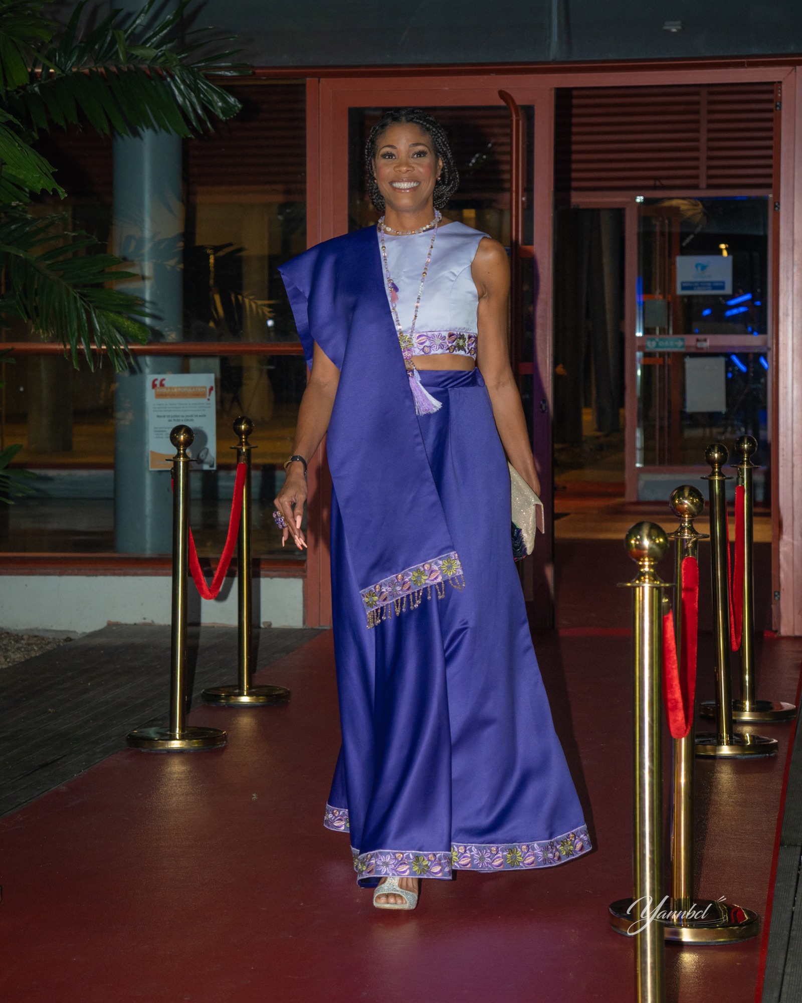 Invité du Mad Dance Gala sur le tapis rouge — photographie 3